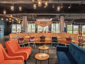 Restaurant - Eklo Hotels Paris Roissy CDG Airport  (Roissy-en-France)