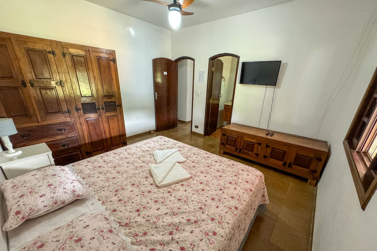 1 bedroom, hypo-allergenic bedding, minibar, bed sheets