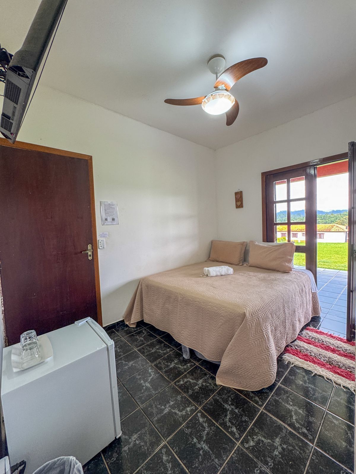 Standard Suite | Peralatan tempat tidur hipoalergenik, bar mini, cadar katil 