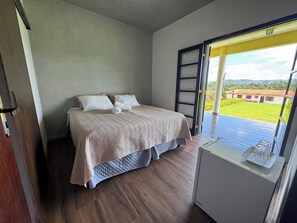 Hypo-allergenic bedding, minibar, bed sheets - Pousada Espaço do Sol (Aracariguama)