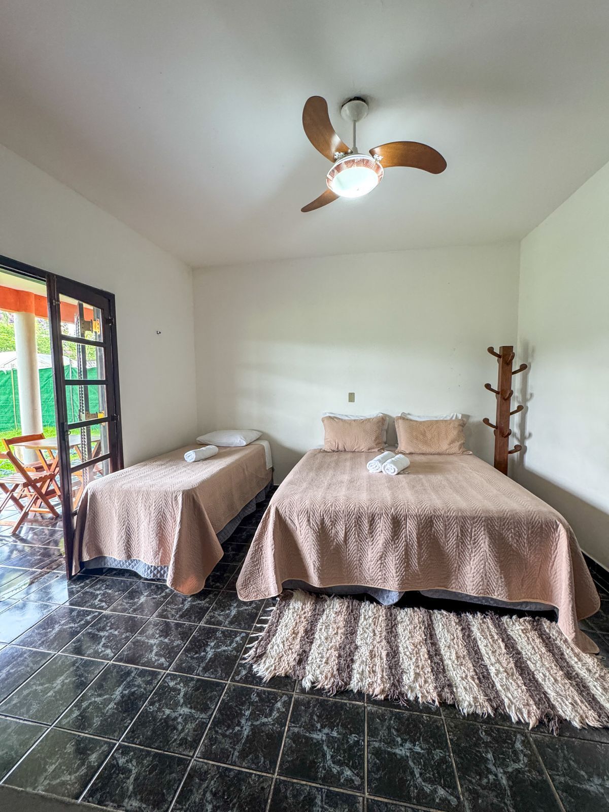 Family Triple Room | Peralatan tempat tidur hipoalergenik, bar mini, cadar katil 