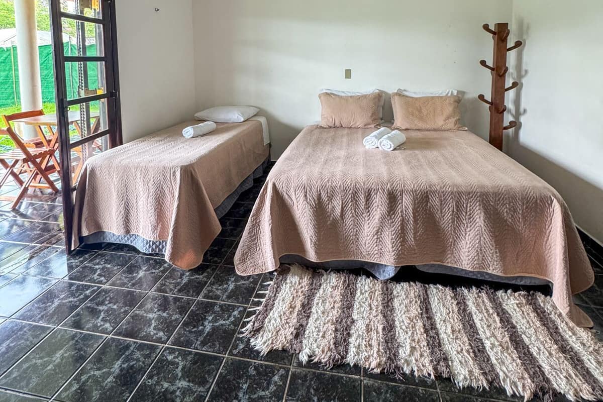 Family Triple Room | Peralatan tempat tidur hipoalergenik, bar mini, cadar katil