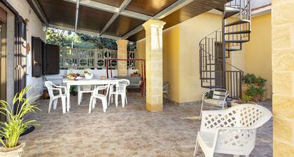 Haustierfreundliches Ferienhaus 'Nonna Tuzza' in Meeresnähe mit Terrasse und WLAN