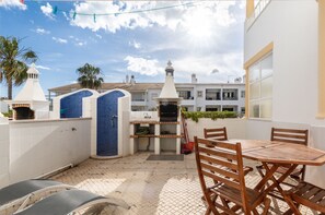 Outdoor dining - Ory Apartment, Wifi, Swimming Pool !new! (Albufeira)