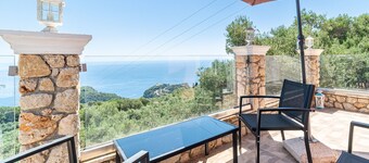 Holiday Accommodation 'Captain Spiros House' with Mountain View & Wi-Fi