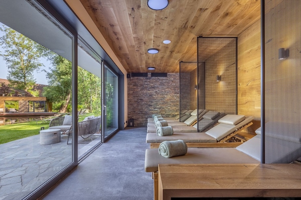 Sauna, hot tub, steam room, body treatments, aromatherapy