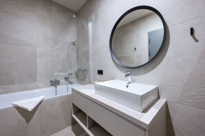 Designer toiletries, hair dryer, slippers, heated floors - Vista Resort Prague (Prague)
