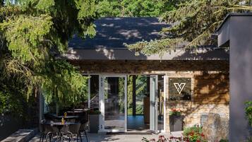 المنشأة من الخارج