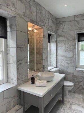 Shower, hair dryer, towels, soap