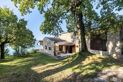 'Villa Franca San Zeno' with Lake View, Garden & Wi-Fi