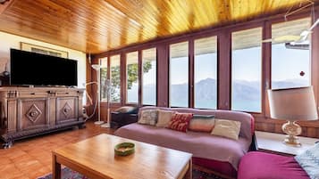 Fernseher, Kamin, DVD-Player, Tischtennisplatte