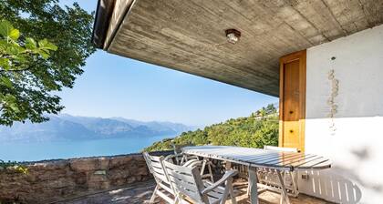 'Villa Franca San Zeno' with Lake View, Garden & Wi-Fi