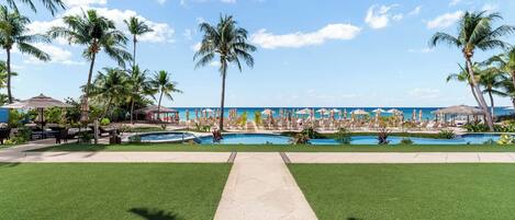 Piscine à débordement