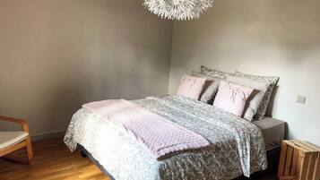 3 Schlafzimmer, Bügeleisen/Bügelbrett, Reisekinderbett, Bettwäsche