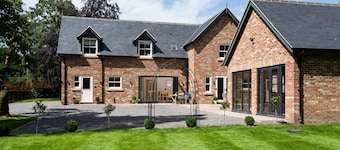 PARTRIDGE LODGE - A fabulous holiday home, sleeps 10, close to the Moors & Dales