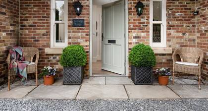 PARTRIDGE LODGE - A fabulous holiday home, sleeps 10, close to the Moors & Dales