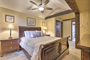 1 bedroom, Internet, bed sheets - Private Guest House w/ Deck + Spectacular Views! (Montville)