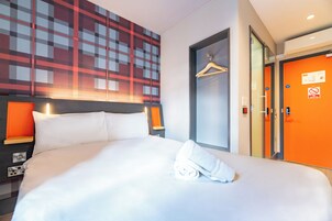 Quarto casal, 1 cama de casal | Cortinas blackout, quartos à prova de som, ferros/tábuas de passar roupa