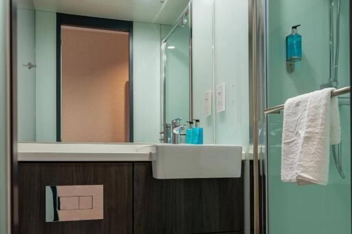 Dusche, Handtücher, Seife, Shampoo