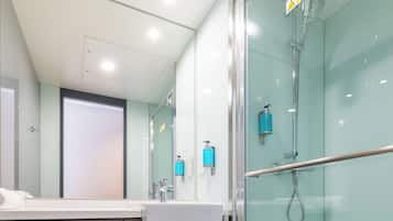 Ducha, toallas, jabón, shampoo