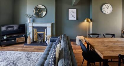 Host & Stay | Raven House