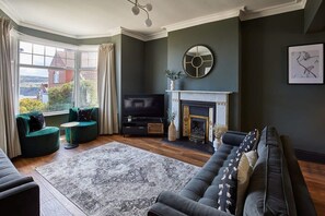 TV, fireplace, offices