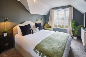 6 bedrooms, desk, iron/ironing board, free WiFi - Host & Stay | Raven House (Robin Hood's Bay)