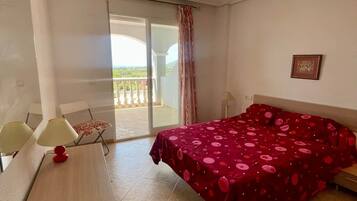 2 slaapkamers, een strijkplank/strijkijzer