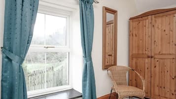 House | 1 bedroom, iron/ironing board, free WiFi, bed sheets