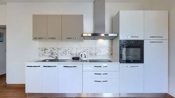 Ferienhaus | Eigene Küche | Kühlschrank, Mikrowelle, Ofen, Herdplatte