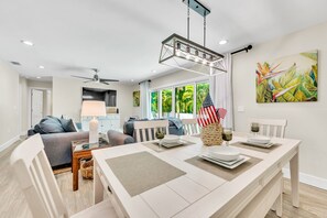 Dining - Updated Home with Outdoor Dining and heated Pool! 2 Minutes to Beach! - Native S (Holmes Beach)