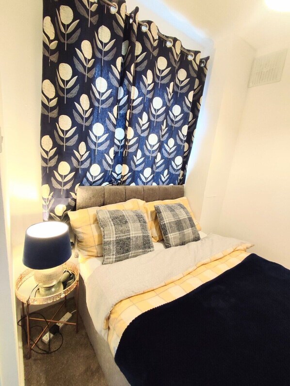 2 chambres, fer et planche à repasser, Wi-Fi, draps fournis