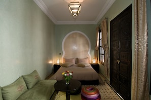 1 chambre, coffres-forts dans les chambres, bureau, lit parapluie