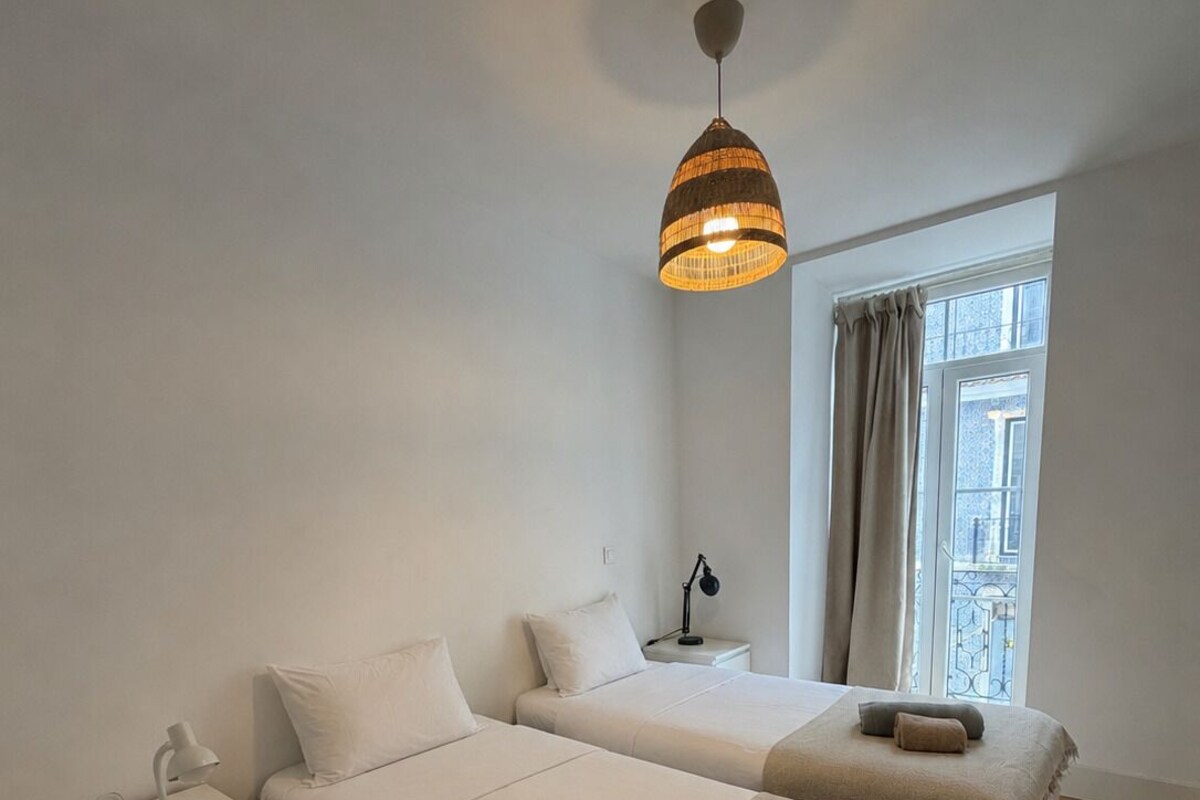Apartamento clásico | 2 dormitorios, espacio para trabajar con un portátil, cortinas opacas
