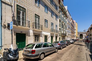 Front of property - Modern Lisbon Apartments by SoulPlaces (Lisbon)