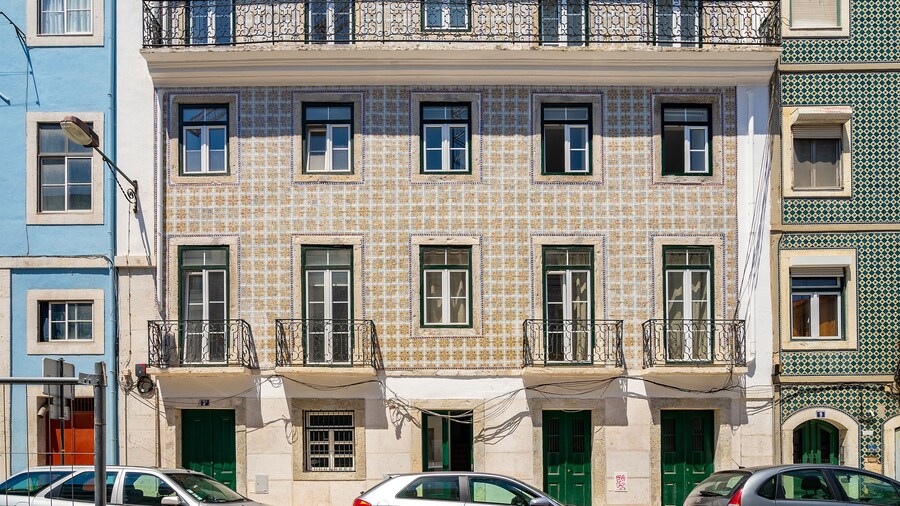 Modern Lisbon Apartments by SoulPlaces