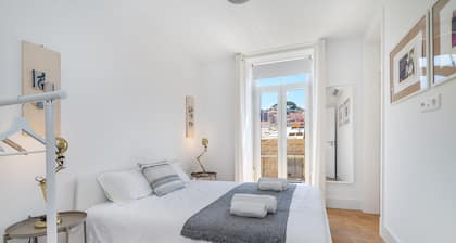 Modern Lisbon Apartments by SoulPlaces