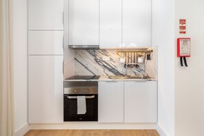 Fridge, microwave, oven, stovetop - Modern Lisbon Apartments by SoulPlaces (Lisbon)