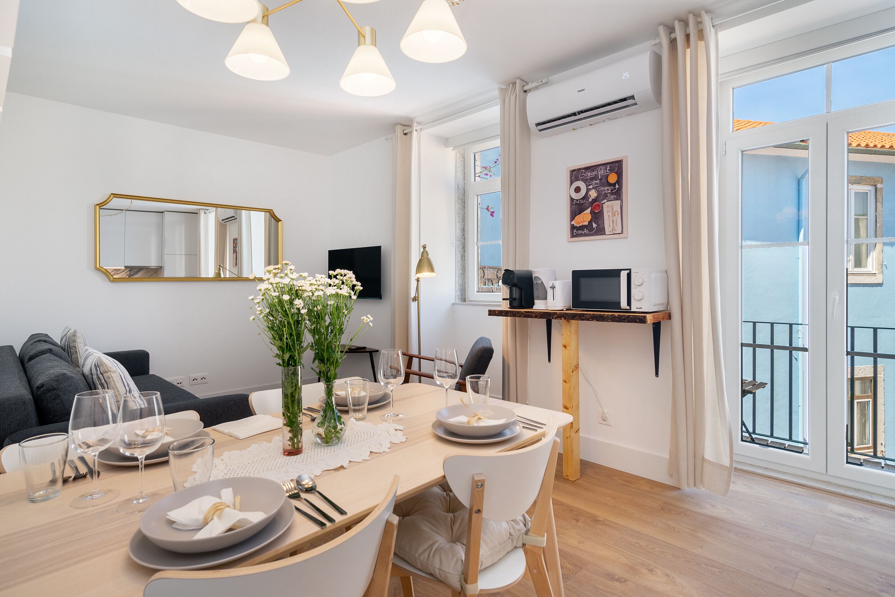 Se ofrece un desayuno continental (13 EUR por persona)