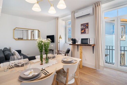 Modern Lisbon Apartments by SoulPlaces