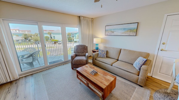 Condo, 2 Bedrooms | Living area