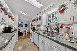 House, 4 Bedrooms | Private kitchen | Fridge, coffee/tea maker, toaster - Twin Ponds Retreat-Pond/Hot Tub/Fire Pit/Game Room/Pet Friendly by RedAwning (Whittier)