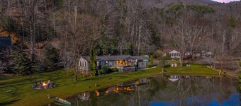 Twin Ponds Retreat-Pond/Hot Tub/Fire Pit/Game Room/Pet Friendly by RedAwning