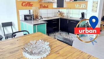 Réfrigérateur, plaque de cuisson, lave-vaisselle, bouilloire électrique