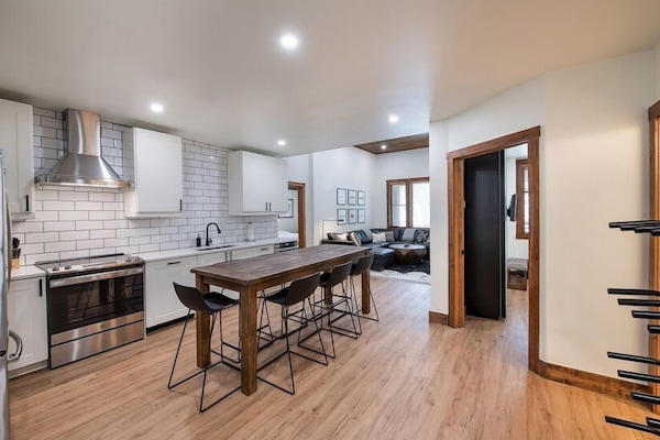 Condo, 2 Bedrooms | Private kitchen | Fridge, oven, coffee/tea maker, toaster
