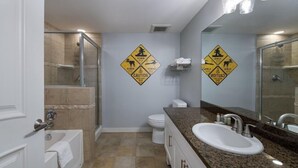 Condo, 1 phòng ngủ | Phòng tắm | Khăn tắm 