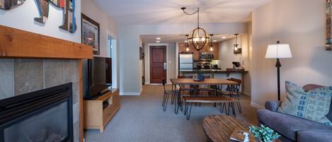 Condo, 2 Bedrooms | Living room