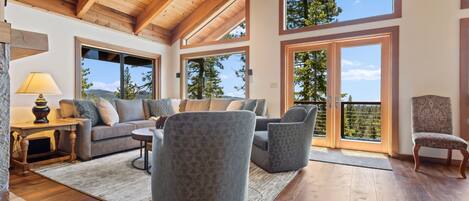 House, 3 Bedrooms | Living area | Smart TV