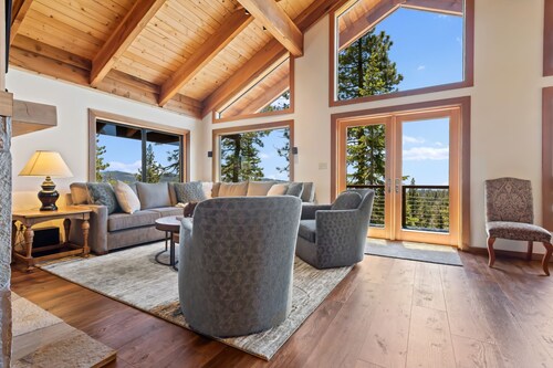 AMAZING VIEWS- MODERN HOME- SH #14 by Bear Valley Vacation Rentals