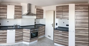 Kühlschrank, Ofen, Herdplatte, Geschirrspüler